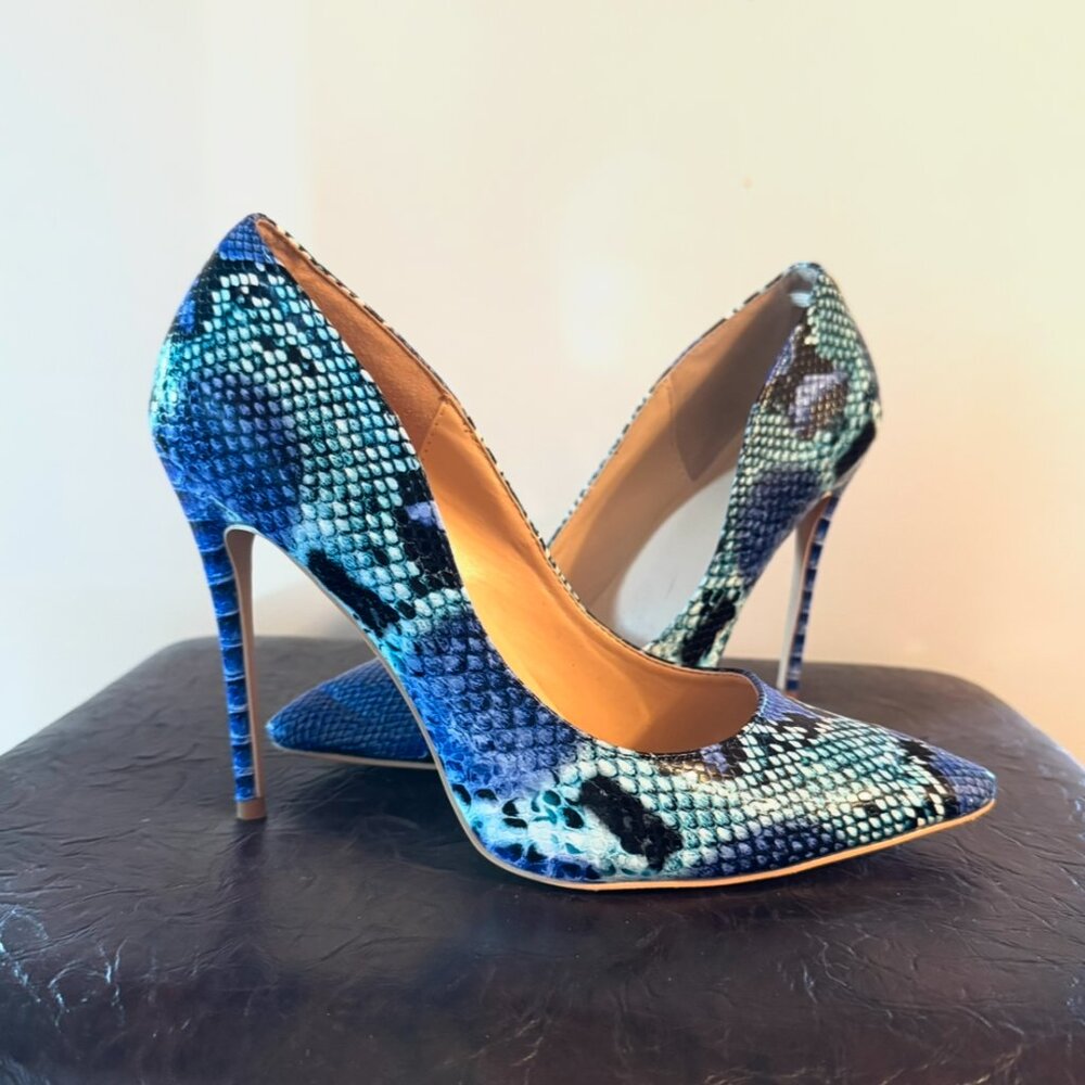 Miluoro Blue Snake 5" Pumps Size 10